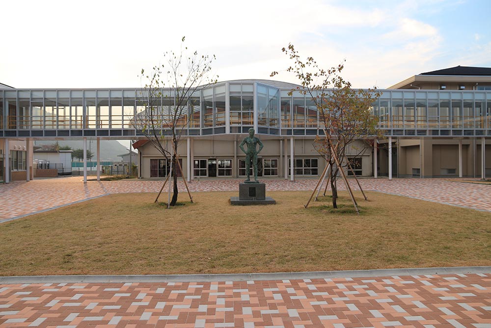 千曲市立東小学校改築事業 普通教室棟・渡り廊下棟 建築主体工事