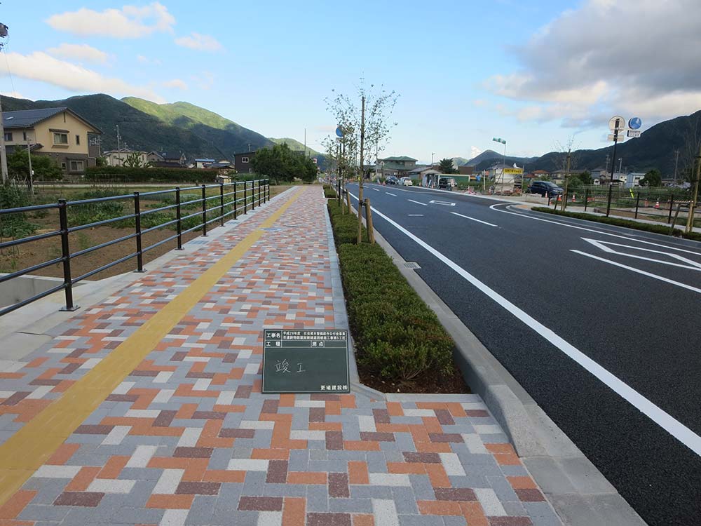 社会資本整備総合交付金事業市道鋳物師屋線道路植栽工事