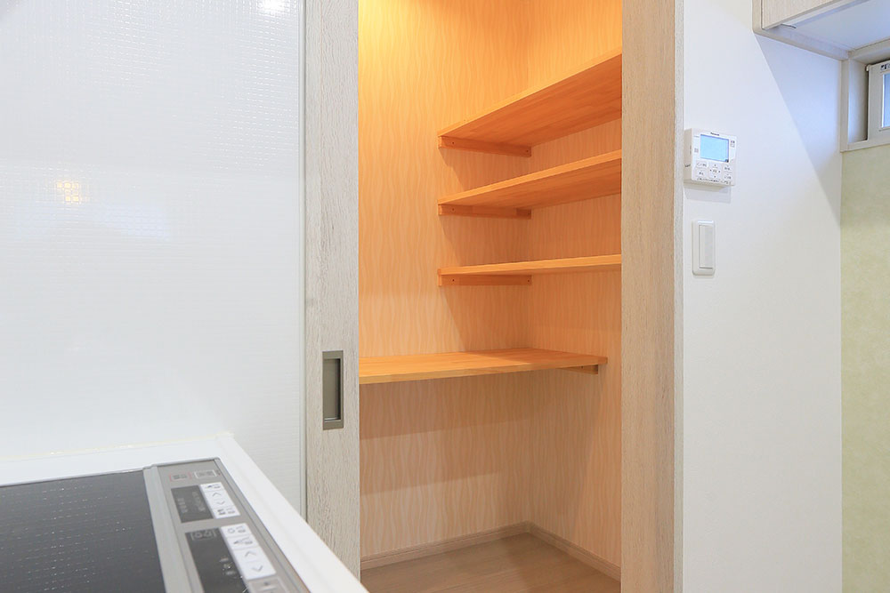 洗濯機横にある便利な収納